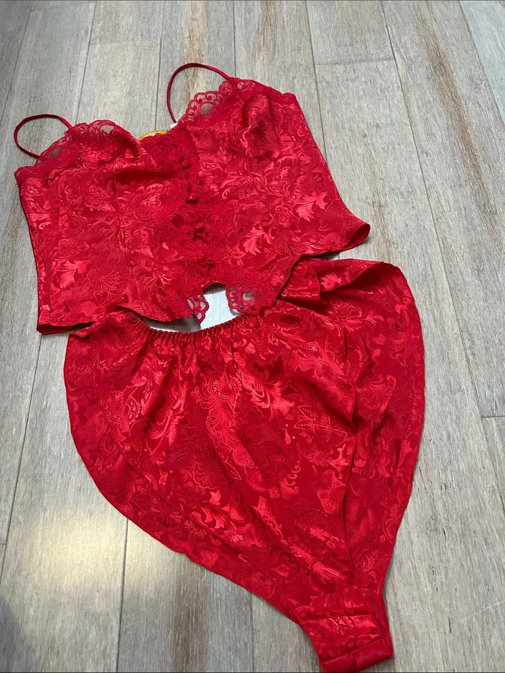 VTG Victoria's Secret Red Lace & Satin Two-Piece Jacquard Chemise Set size M